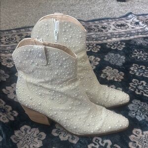 Pearl boots